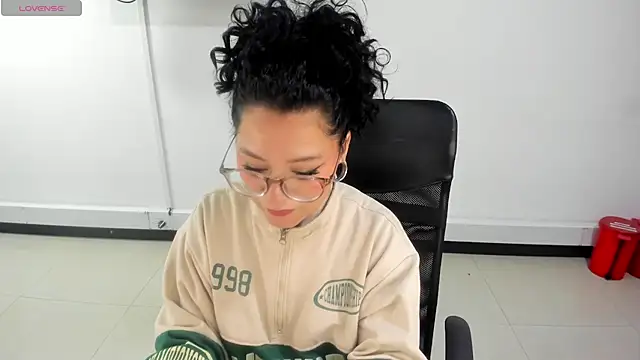 jenn cg online show from November 2025 10:03:02 PM