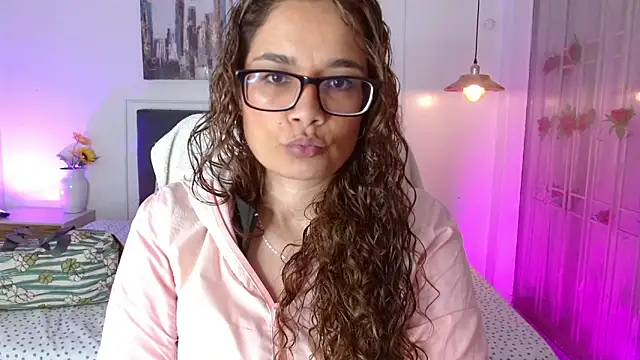 Rose Thompson1 online show from May 2026 01:33:01 PM