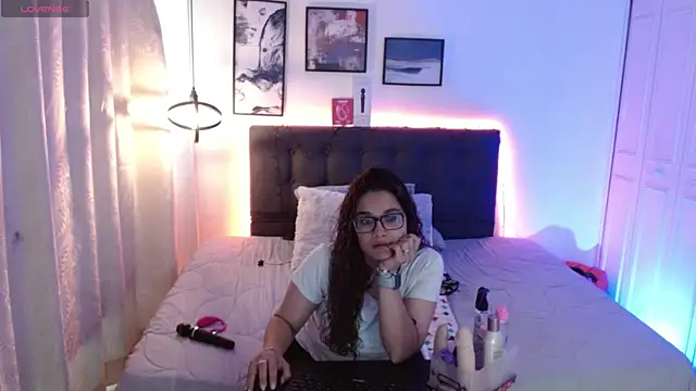 Rose Thompson1 online show from December 2025 02:27:02 PM