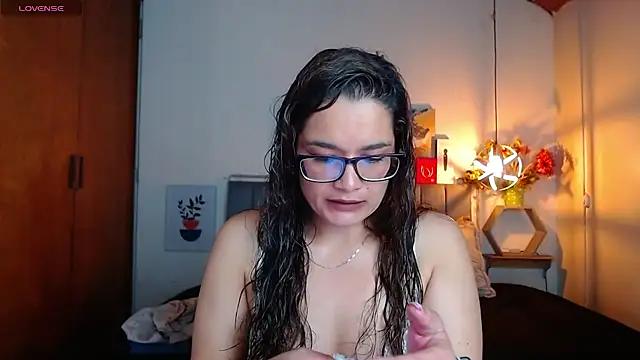 Rose Thompson1 online show from September 2025 01:42:01 PM