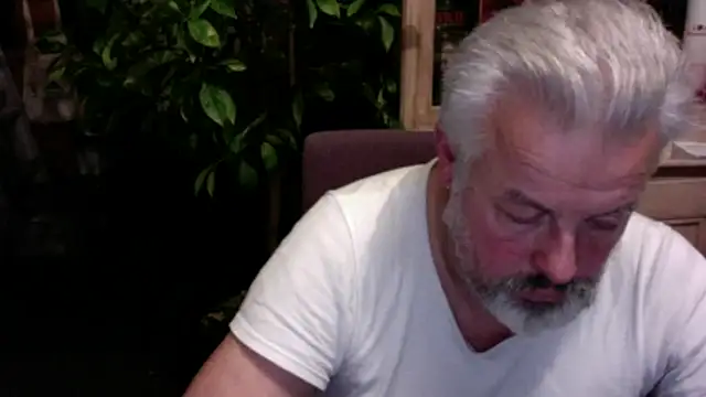 Berg Boy online show from November 2025 01:04:02 AM