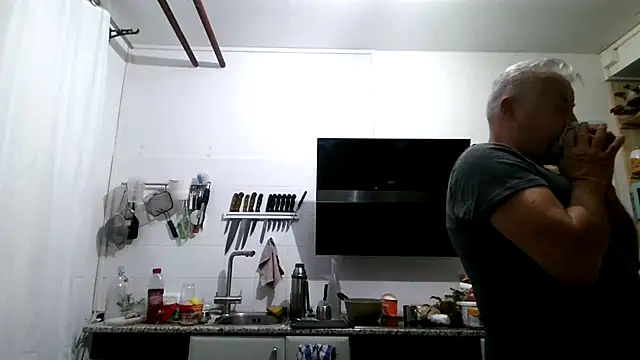 Berg Boy online show from April 2026 02:52:01 AM