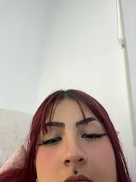 Ivelleee  online show from May 2026 10:28:01 PM