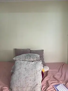 Ivelleee  online show from December 2025 10:24:01 PM