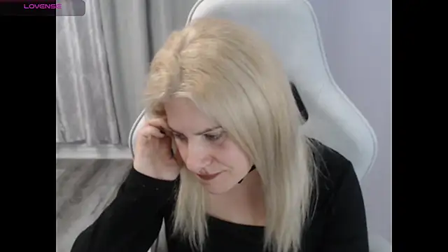 BellaStar84 online show from October 2025 01:09:01 PM