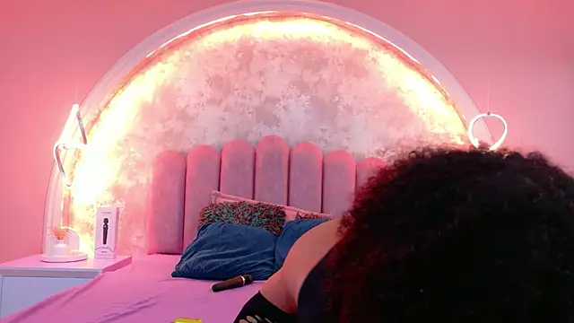 CamilaJohnston online show from December 2025 04:27:01 PM