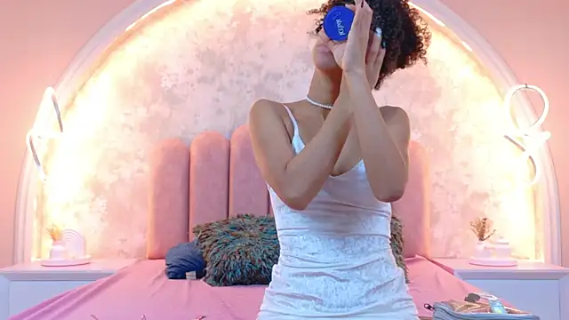 CamilaJohnston online show from October 2025 09:46:01 PM