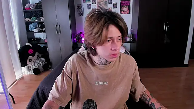 Snapshot of xIce_Boy chatting on April 2026 01:47:01 PM xIce Boy online show from April 2026 01:47:01 PM