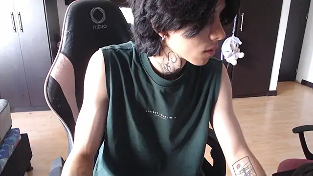 Snapshot of xIce_Boy chatting on December 2025 01:28:02 PM xIce Boy online show from December 2025 01:28:02 PM