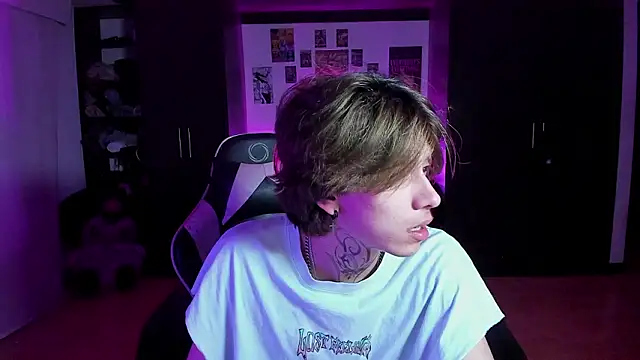 Snapshot of xIce_Boy chatting on March 2026 03:50:02 AM xIce Boy online show from March 2026 03:50:02 AM