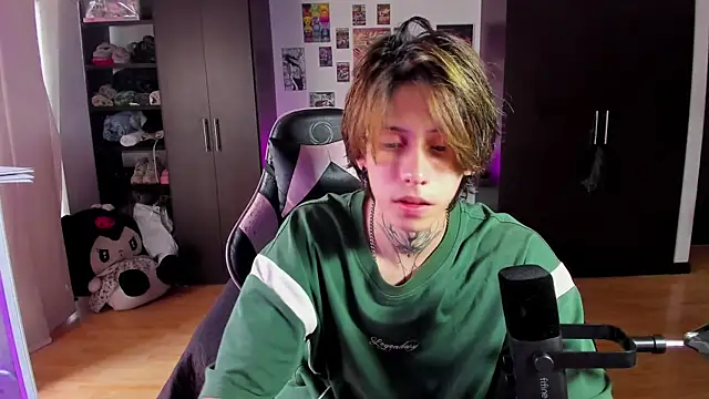 Snapshot of xIce_Boy chatting on April 2026 09:10:02 PM xIce Boy online show from April 2026 09:10:02 PM