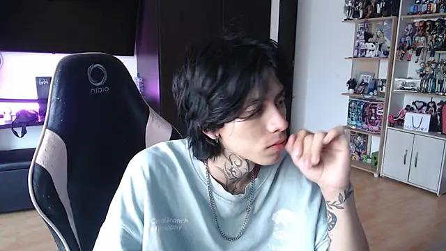 Snapshot of xIce_Boy chatting on December 2025 01:32:02 PM xIce Boy online show from December 2025 01:32:02 PM