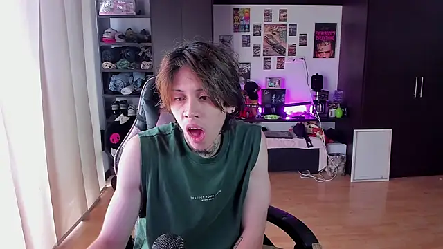 Snapshot of xIce_Boy chatting on April 2026 04:30:02 PM xIce Boy online show from April 2026 04:30:02 PM