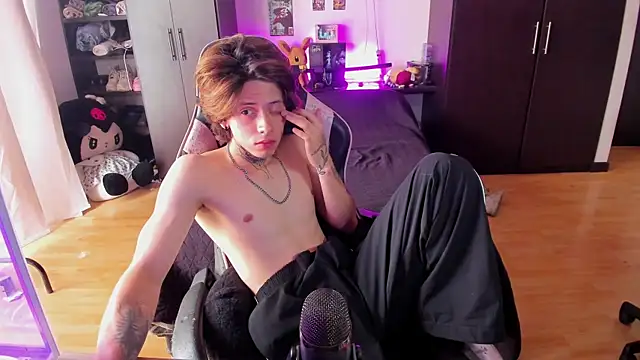 Snapshot of xIce_Boy chatting on April 2026 05:37:01 PM xIce Boy online show from April 2026 05:37:01 PM