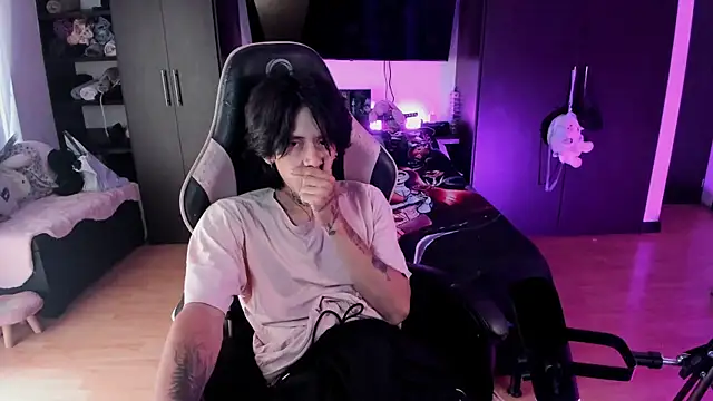 Snapshot of xIce_Boy chatting on December 2025 01:00:01 PM xIce Boy online show from December 2025 01:00:01 PM