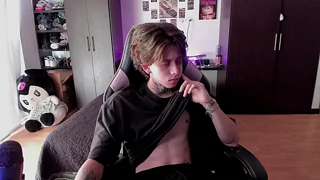 Snapshot of xIce_Boy chatting on February 2026 02:05:01 PM xIce Boy online show from February 2026 02:05:01 PM