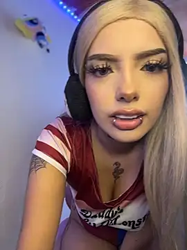 Snapshot of Emma_cute11 chatting on May 2026 03:40:01 PM Emma cute11 online show from May 2026 03:40:01 PM