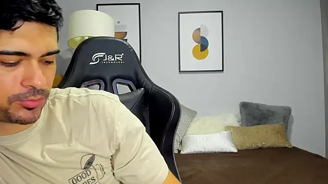 Snapshot of Dante_Storm chatting on December 2025 04:07:01 AM Dante Storm online show from December 2025 04:07:01 AM