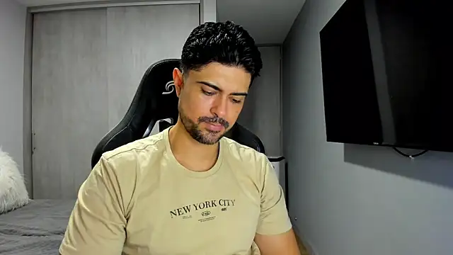 Snapshot of Dante_Storm chatting on November 2025 04:40:01 PM Dante Storm online show from November 2025 04:40:01 PM