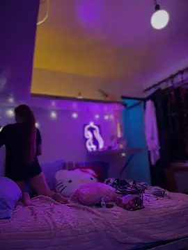 Snapshot of LoganPeny chatting on December 2025 07:40:02 AM LoganPeny online show from December 2025 07:40:02 AM