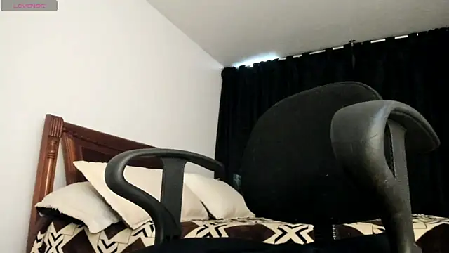Hat girl online show from May 2026 09:43:02 PM
