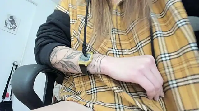 Hat girl online show from March 2026 04:52:01 AM