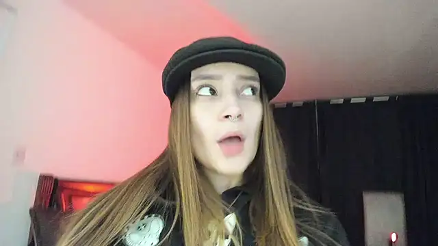 Snapshot of Hat_girl chatting on November 2025 05:41:02 AM Hat girl online show from November 2025 05:41:02 AM