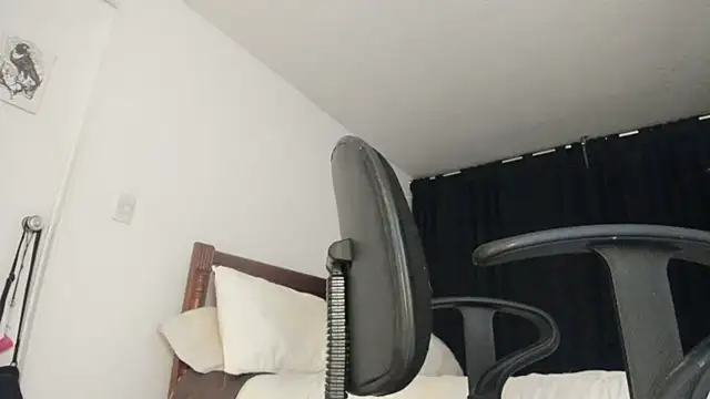 Hat girl online show from March 2026 06:20:01 AM