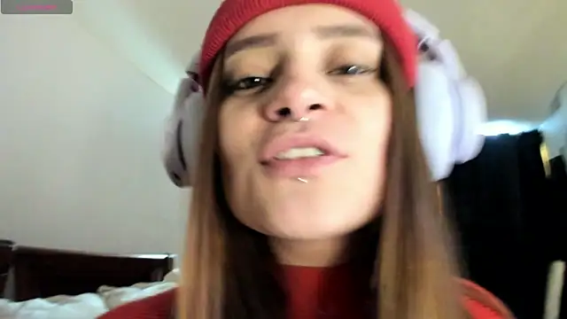 Hat girl online show from May 2026 09:35:02 PM