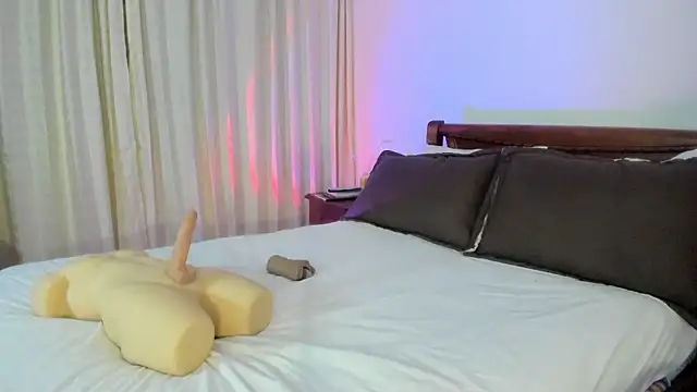 Snapshot of Hat_girl chatting on September 2025 04:18:01 AM Hat girl online show from September 2025 04:18:01 AM