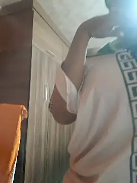 Snapshot of Roundmellonsxxx chatting on March 2025 11:55:02 AM Roundmellonsxxx online show from March 2025 11:55:02 AM