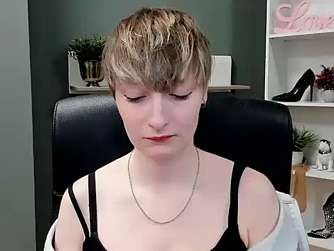 hottieBlair online show from September 2025 06:20:02 AM