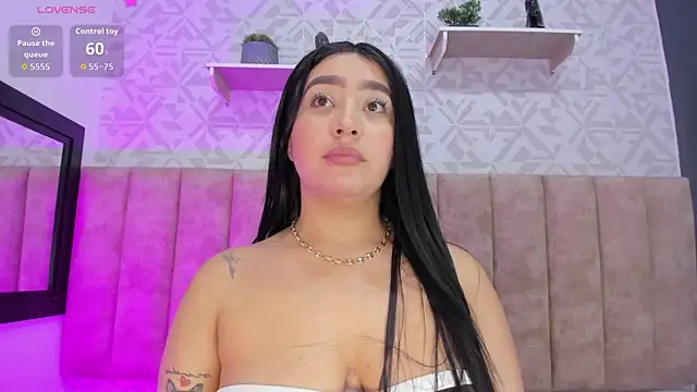 Snapshot of MelinaCruz chatting on November 2025 04:30:01 AM MelinaCruz online show from November 2025 04:30:01 AM