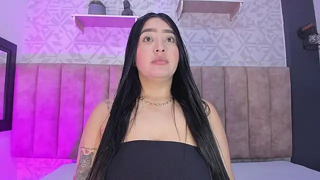 Snapshot of MelinaCruz chatting on October 2025 04:11:02 AM MelinaCruz online show from October 2025 04:11:02 AM