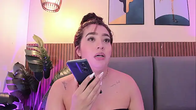 Snapshot of MelinaCruz chatting on May 2026 01:55:01 AM MelinaCruz online show from May 2026 01:55:01 AM
