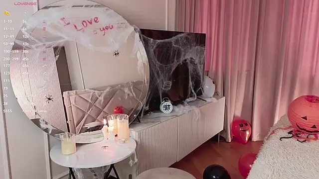 NormaCusson online show from October 2025 08:23:02 AM