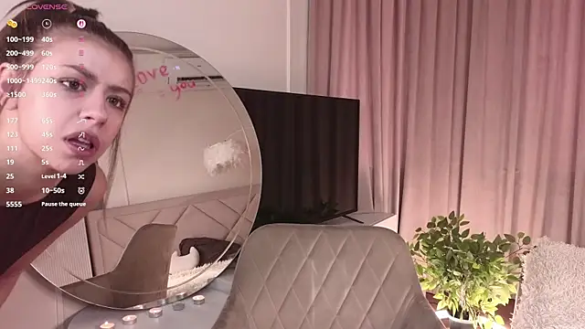 NormaCusson online show from October 2025 07:31:01 AM