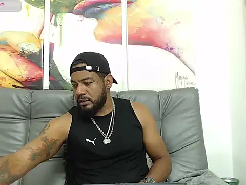 BladeFoxxx1 online show from October 2025 05:39:02 AM