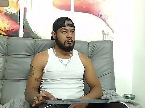 BladeFoxxx1 online show from November 2025 01:31:02 AM