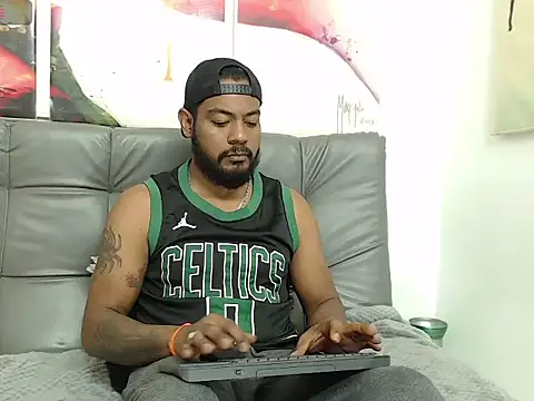 BladeFoxxx1 online show from November 2025 05:27:01 PM