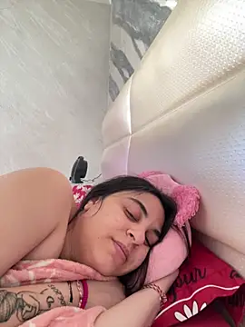 Veramaia online show from April 2026 02:44:02 PM