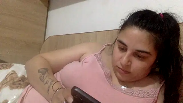 Veramaia online show from May 2026 07:01:02 PM