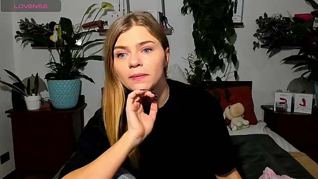 HaleyReedme online show from November 2025 08:14:01 AM