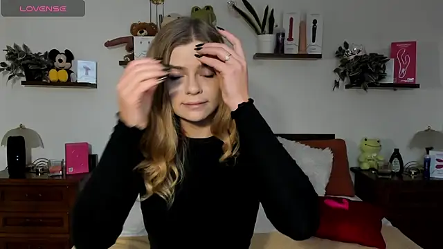 HaleyReedme online show from November 2025 07:56:01 AM