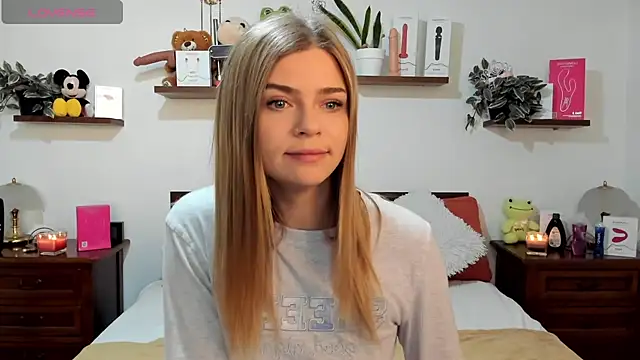 HaleyReedme online show from November 2025 07:47:02 AM