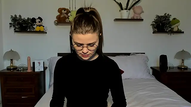 HaleyReedme online show from February 2026 07:42:01 AM