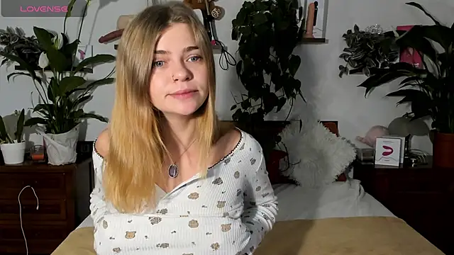 HaleyReedme online show from November 2025 08:15:02 AM