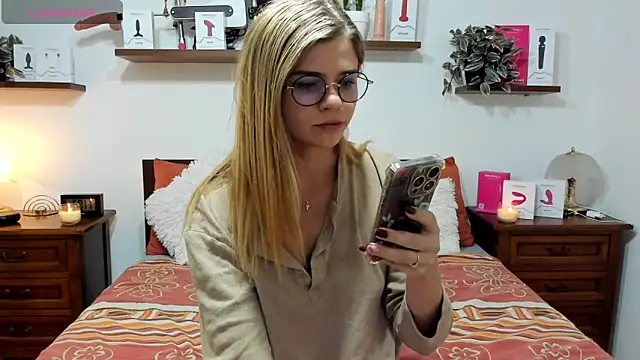 HaleyReedme online show from October 2025 09:11:02 AM