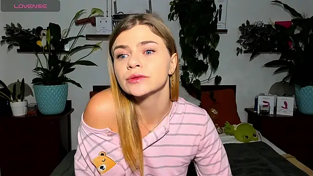 HaleyReedme online show from November 2025 08:14:02 AM