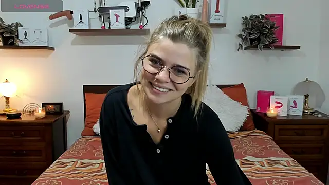 HaleyReedme online show from October 2025 07:20:02 AM